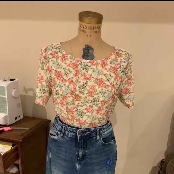 Floral blouse - Picture 2 of 5